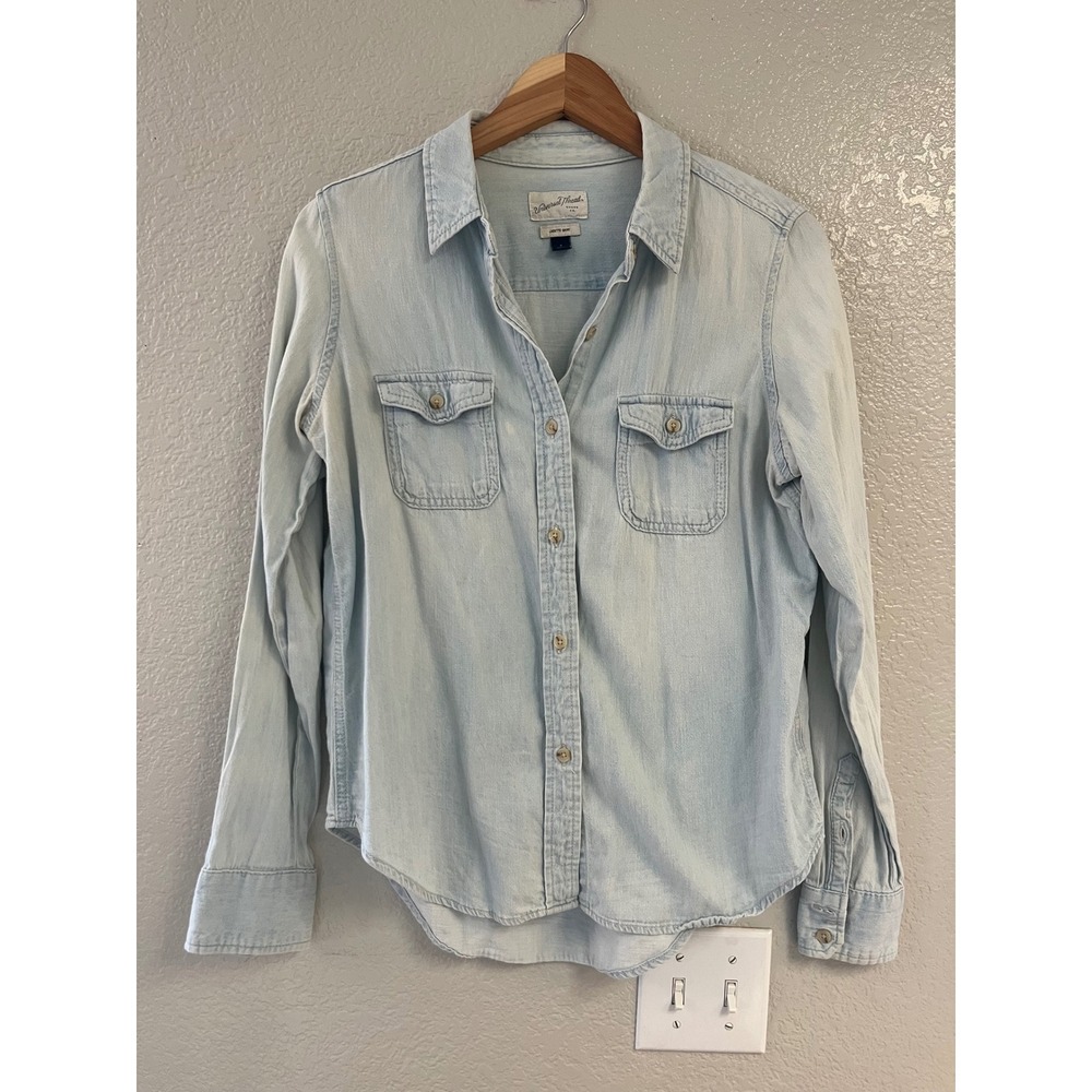 Universal Thread Labette Shirt Light Wash Denim Button Down Long Sleeve Small
